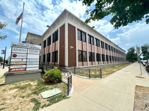 Professional Office Space Overlooking Broadway – photo 1