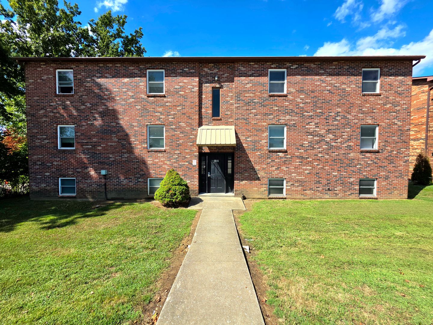 Cape Girardeau Apartment: 1318 N Sprigg St