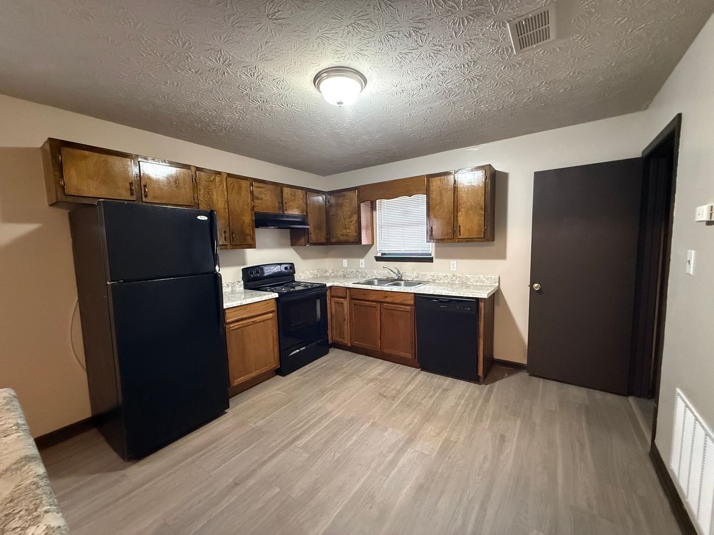 Athens Apartment: 210 Nicole Cir