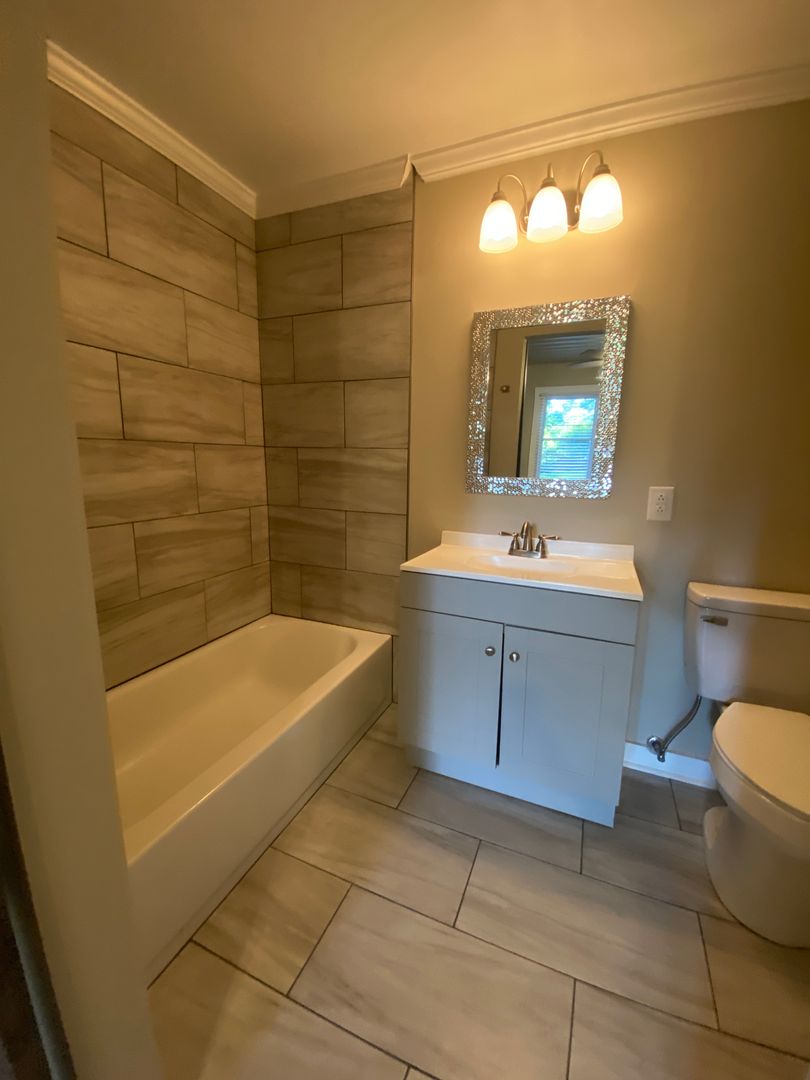 Athens Apartment: 323 The Plaza