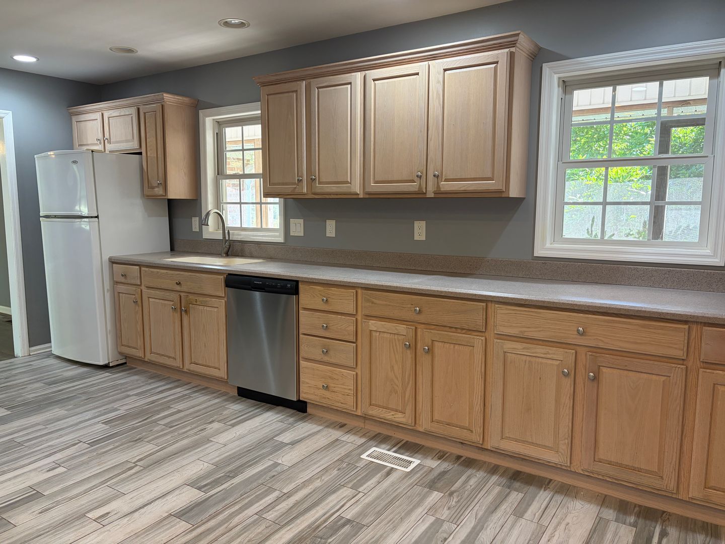 Athens House: 100 Gaines Ct