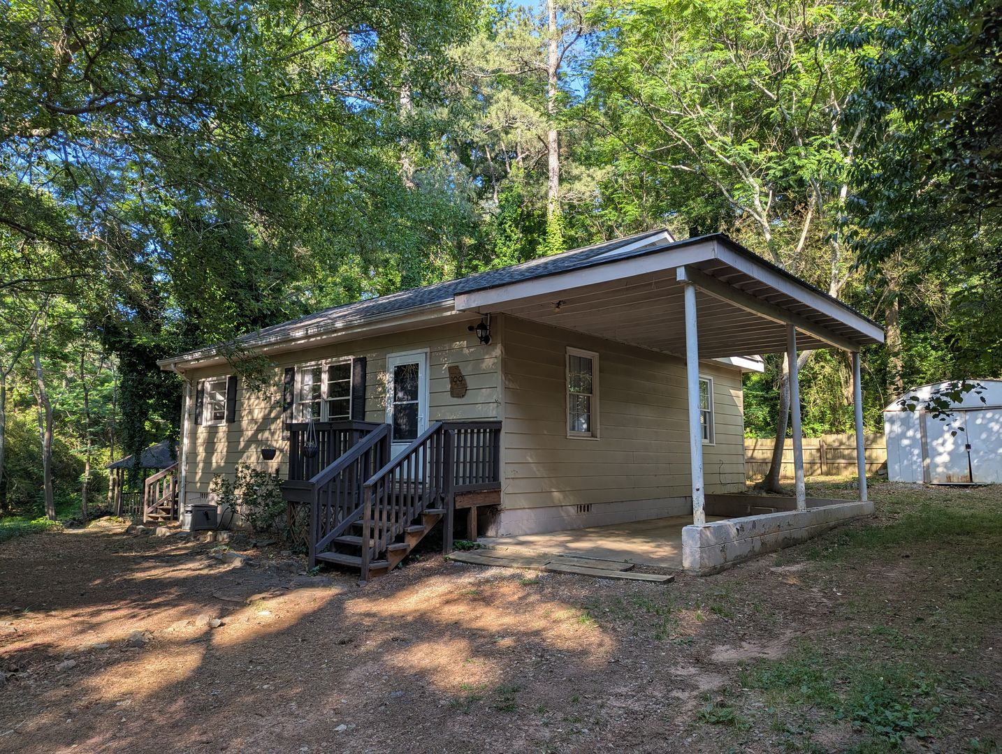 Athens House: 199 Mimosa Dr