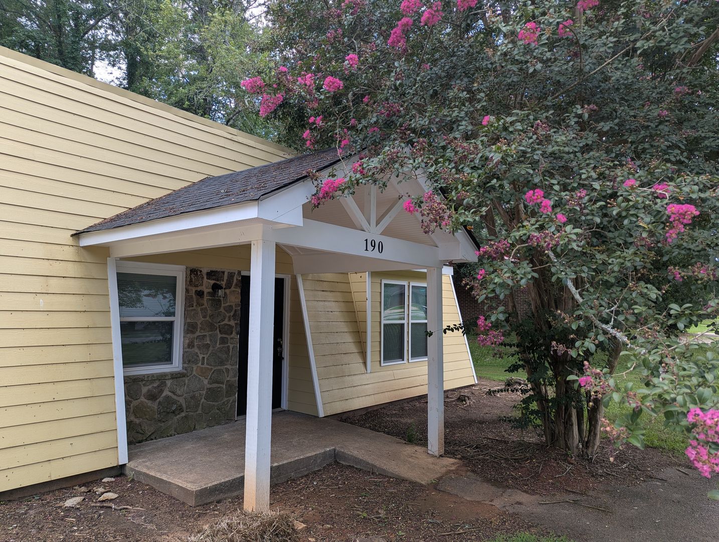 Athens Apartment: 190/192 Firewood Street