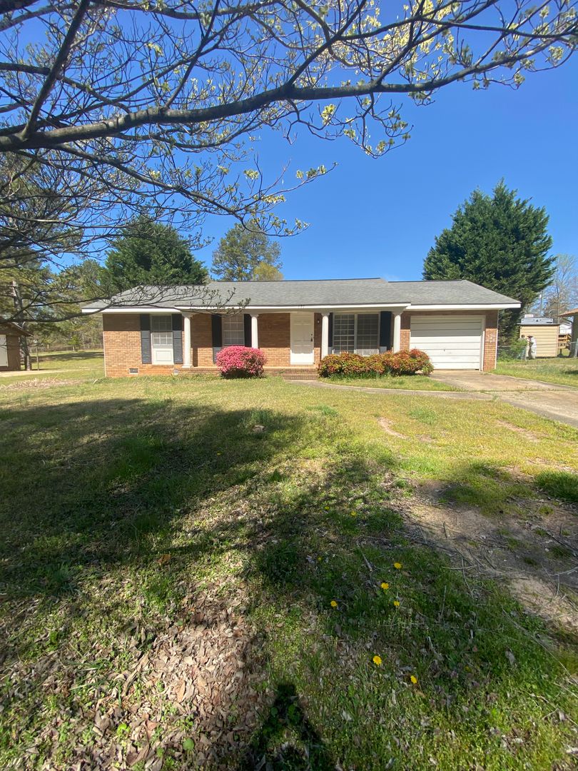 Athens House: 197 Merlin Dr