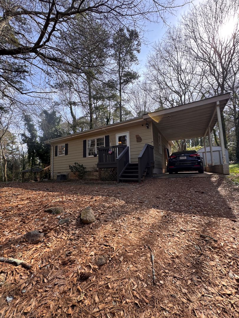 Athens House: 199 Mimosa Dr