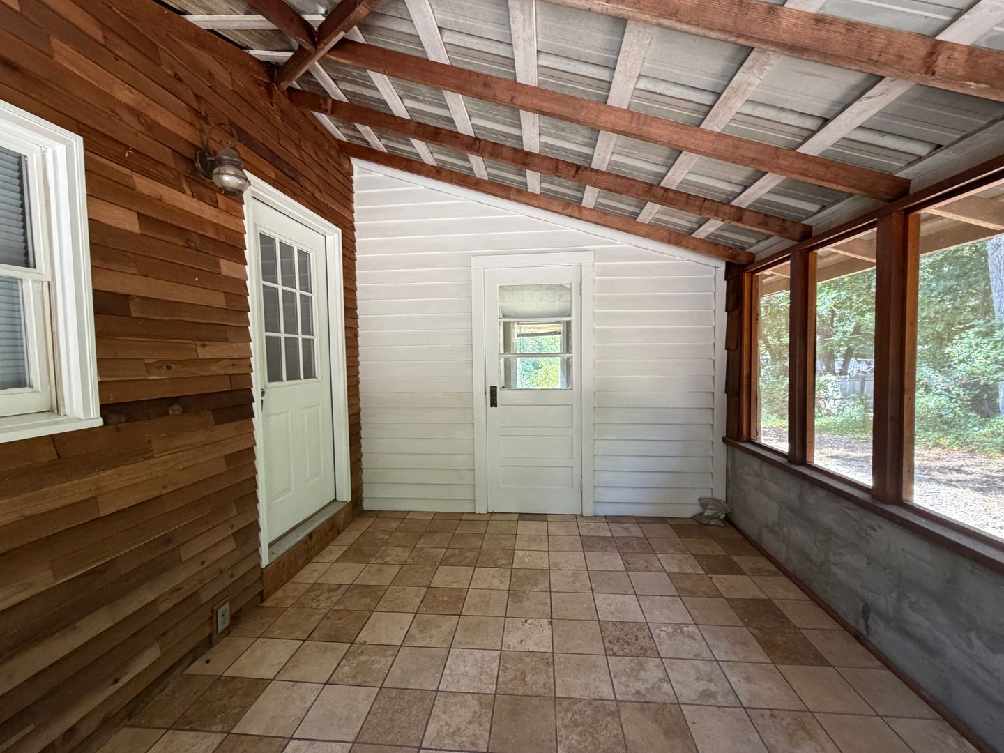 Athens House: 1800 Timothy Rd