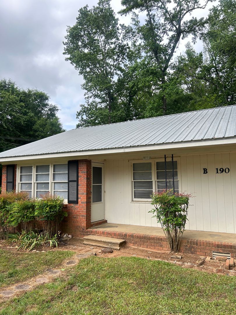Athens Apartment: 190 Midway Rd