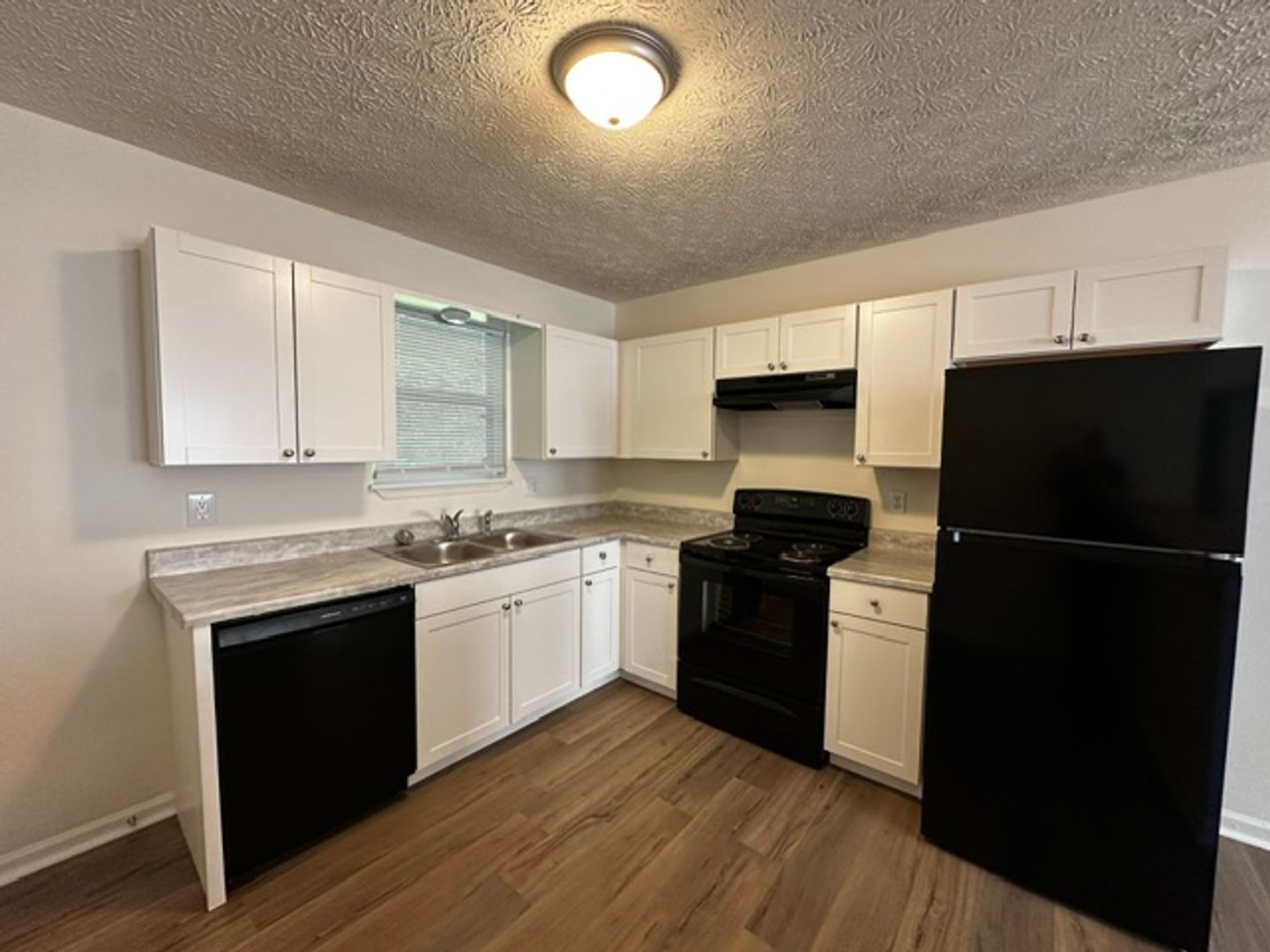 Athens Apartment: 115 Lake Dr