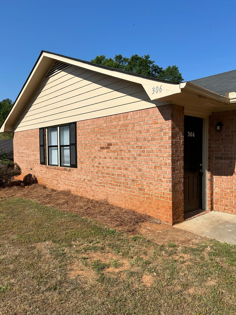 Athens Apartment: 304 Fawn Ct