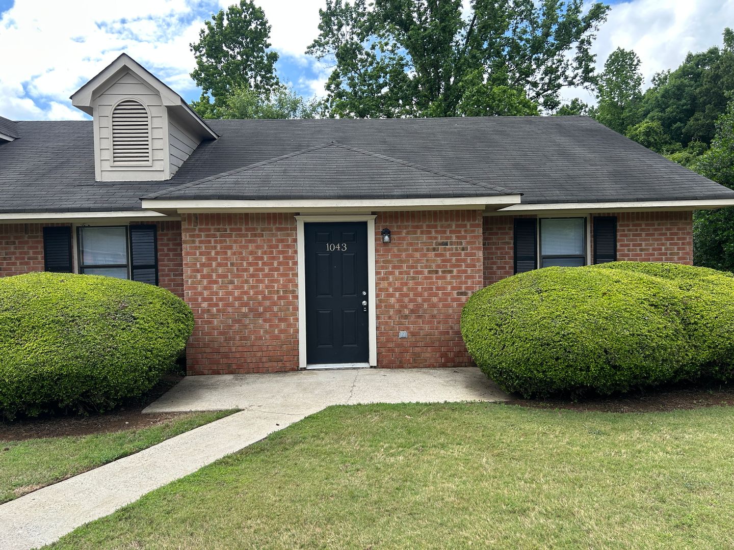 Bogart Apartment: 1041 Cantrell Ln