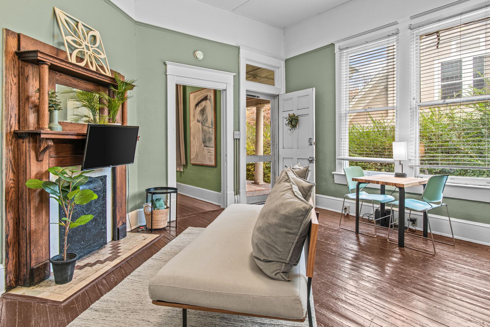 Athens Apartment: 693 Boulevard