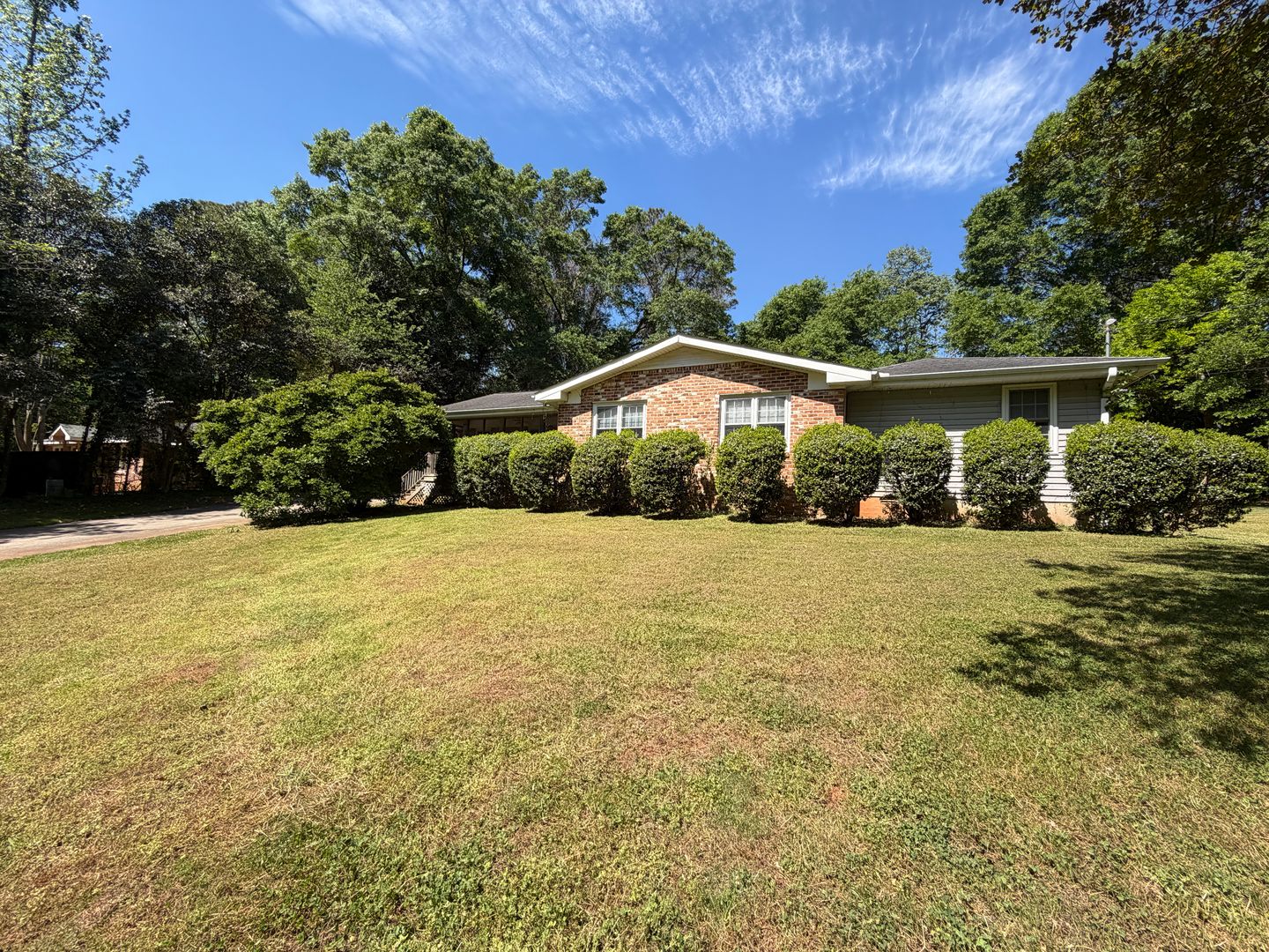 Athens House: 100 Gaines Ct