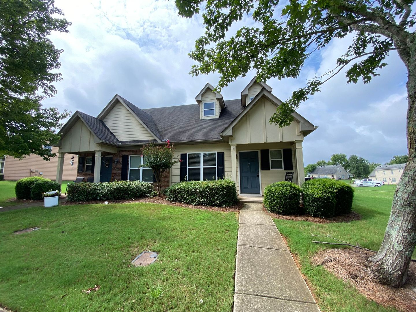 Athens House: 125 Bridgewater Circle