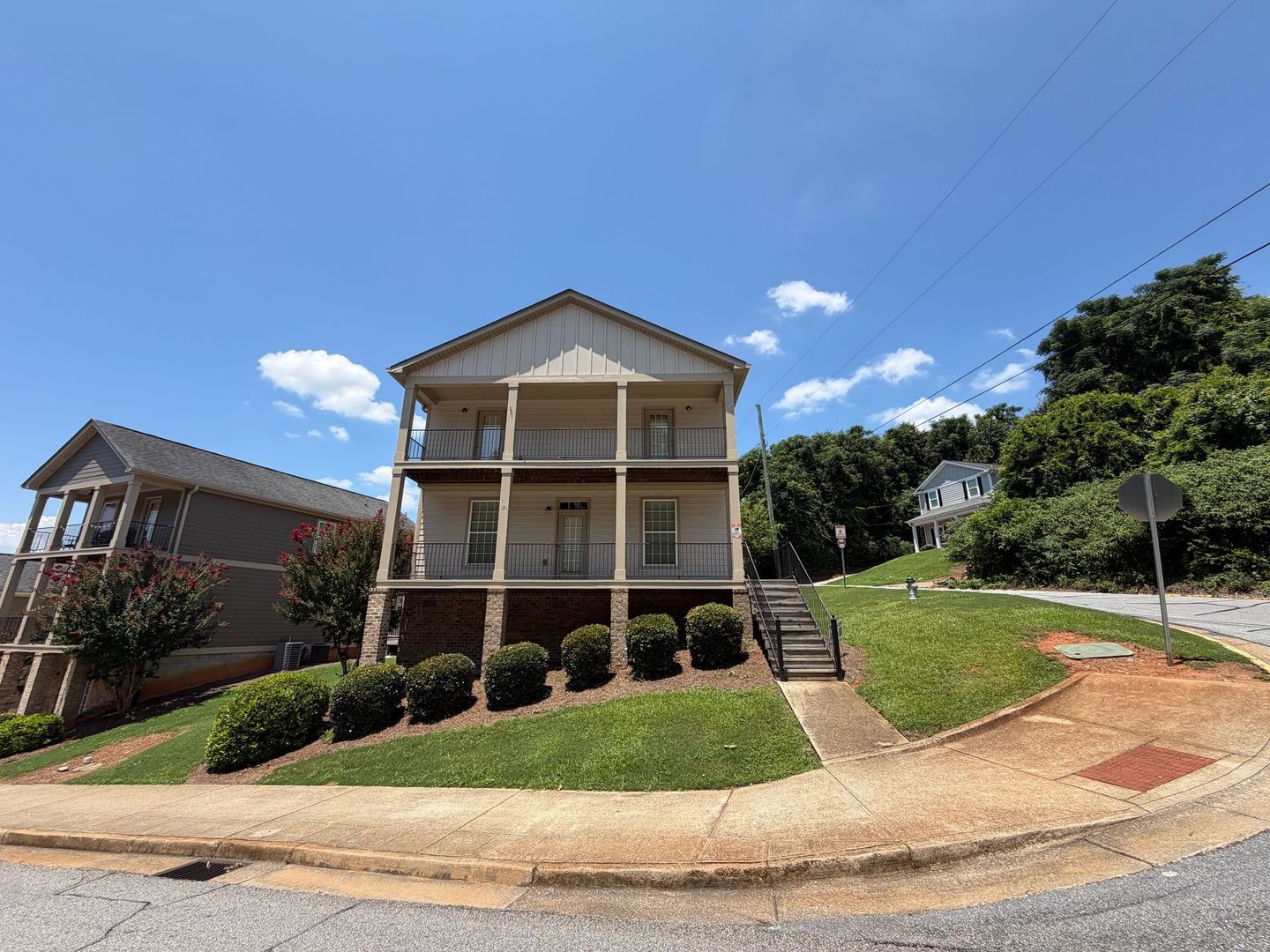 Athens House: 129 North Avenue