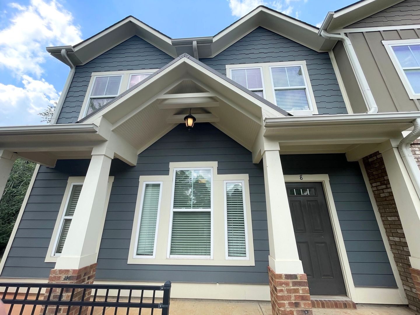 Athens House: 125 Hobson Avenue