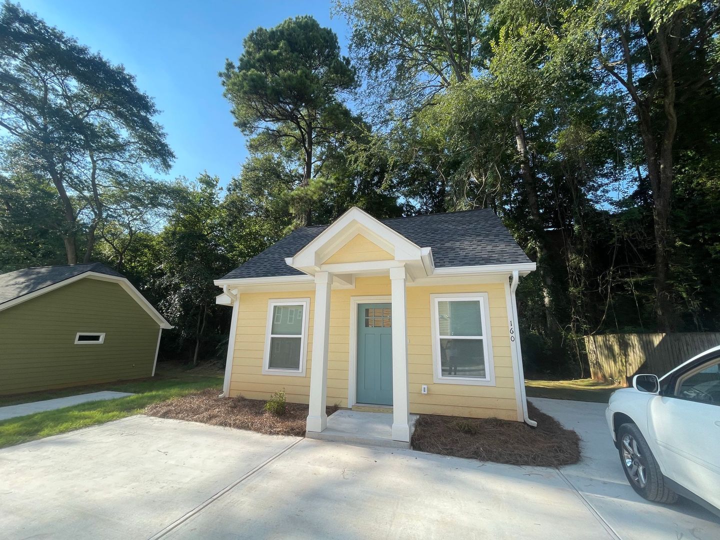 Athens House: 160 Johnson Drive Extension