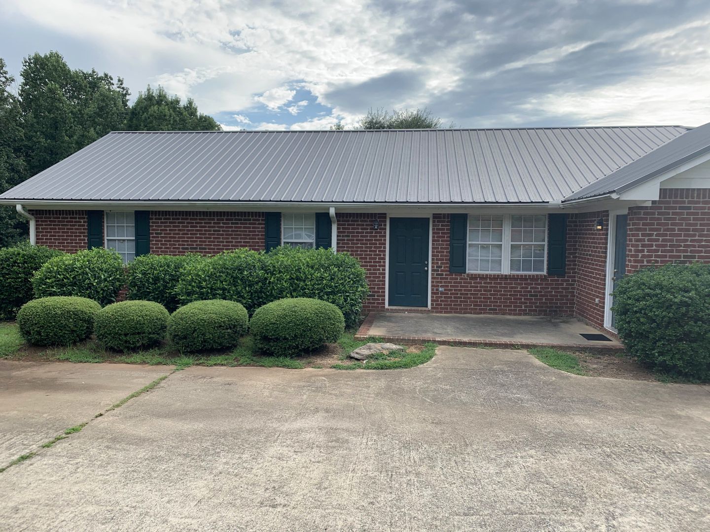 Athens House: 109 Hunters Run Road