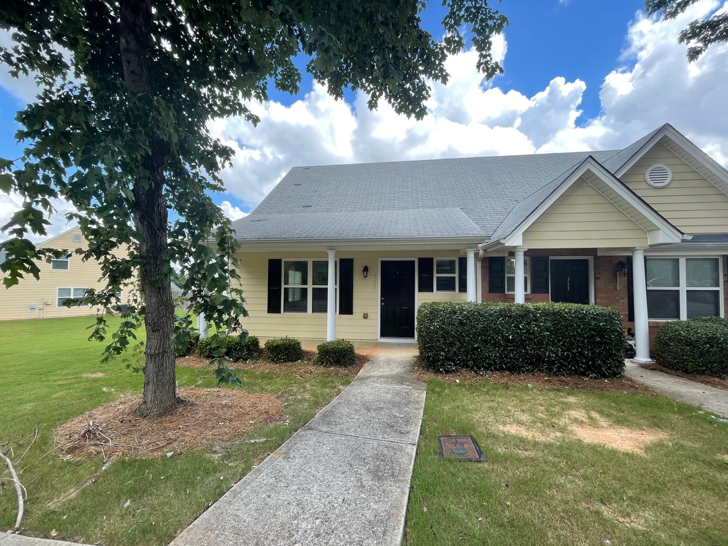 Athens House: 325 Bridgewater Circle