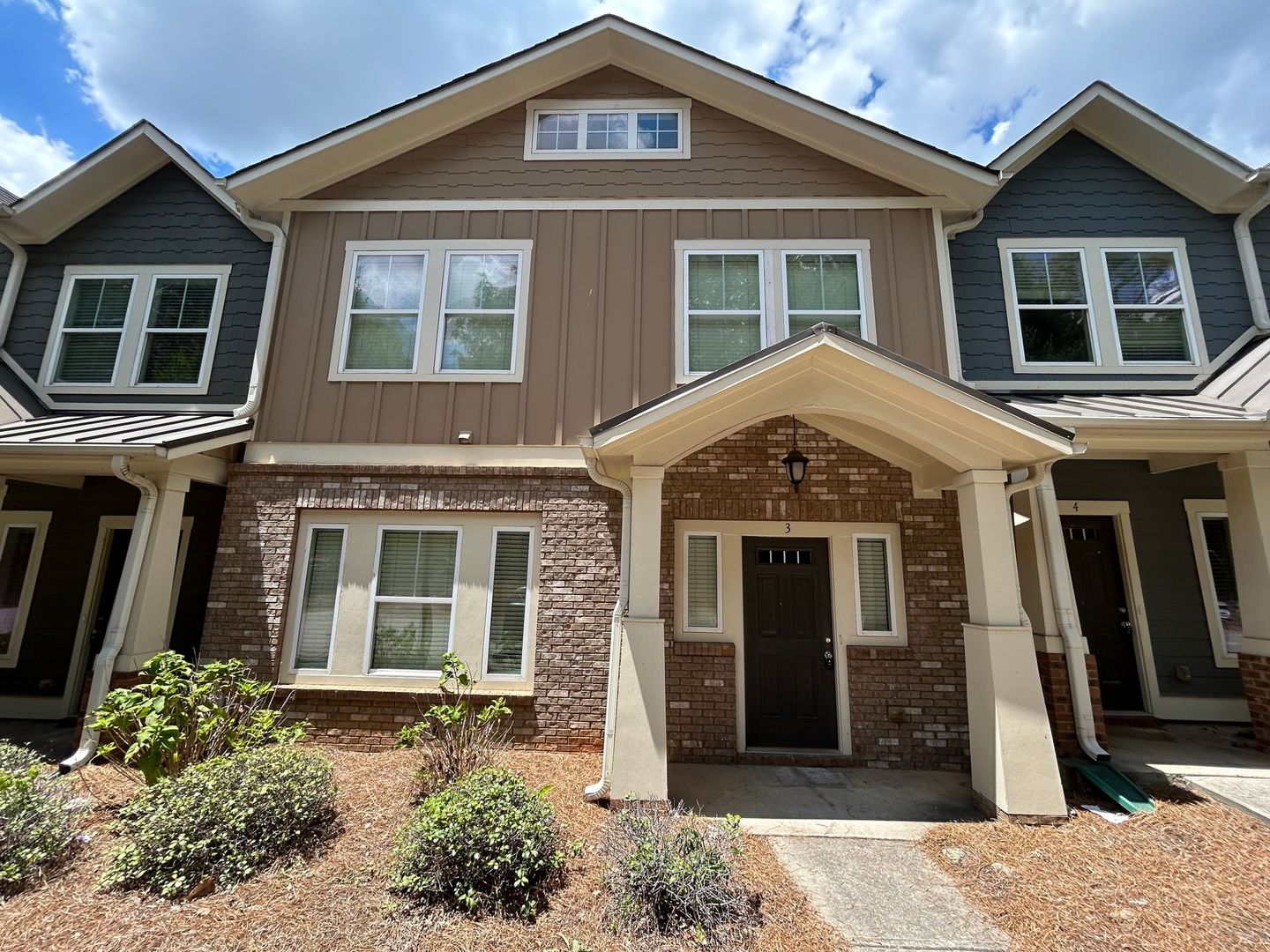 Athens House: 125 Hobson Avenue