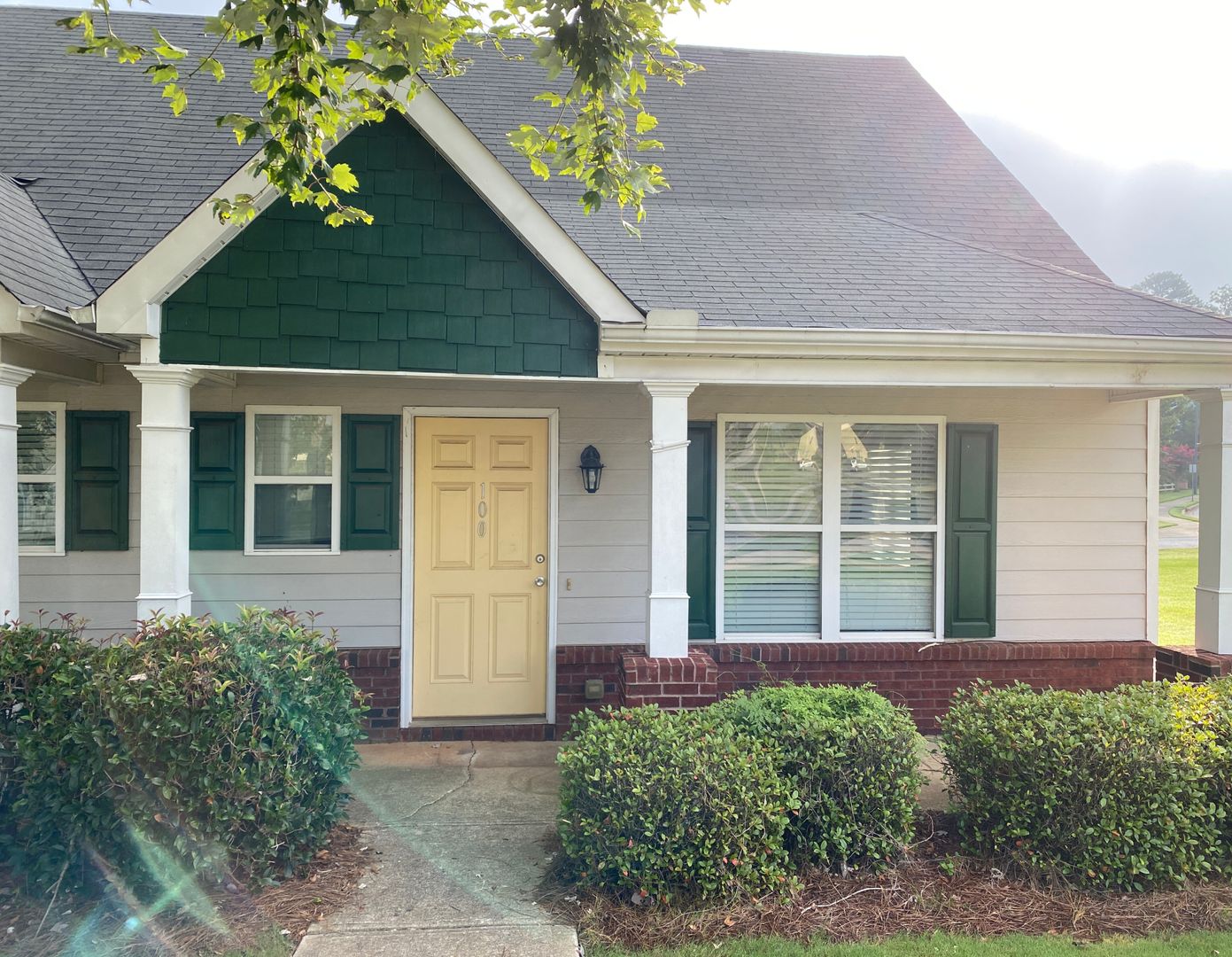 Athens House: 100 Bridgewater Circle