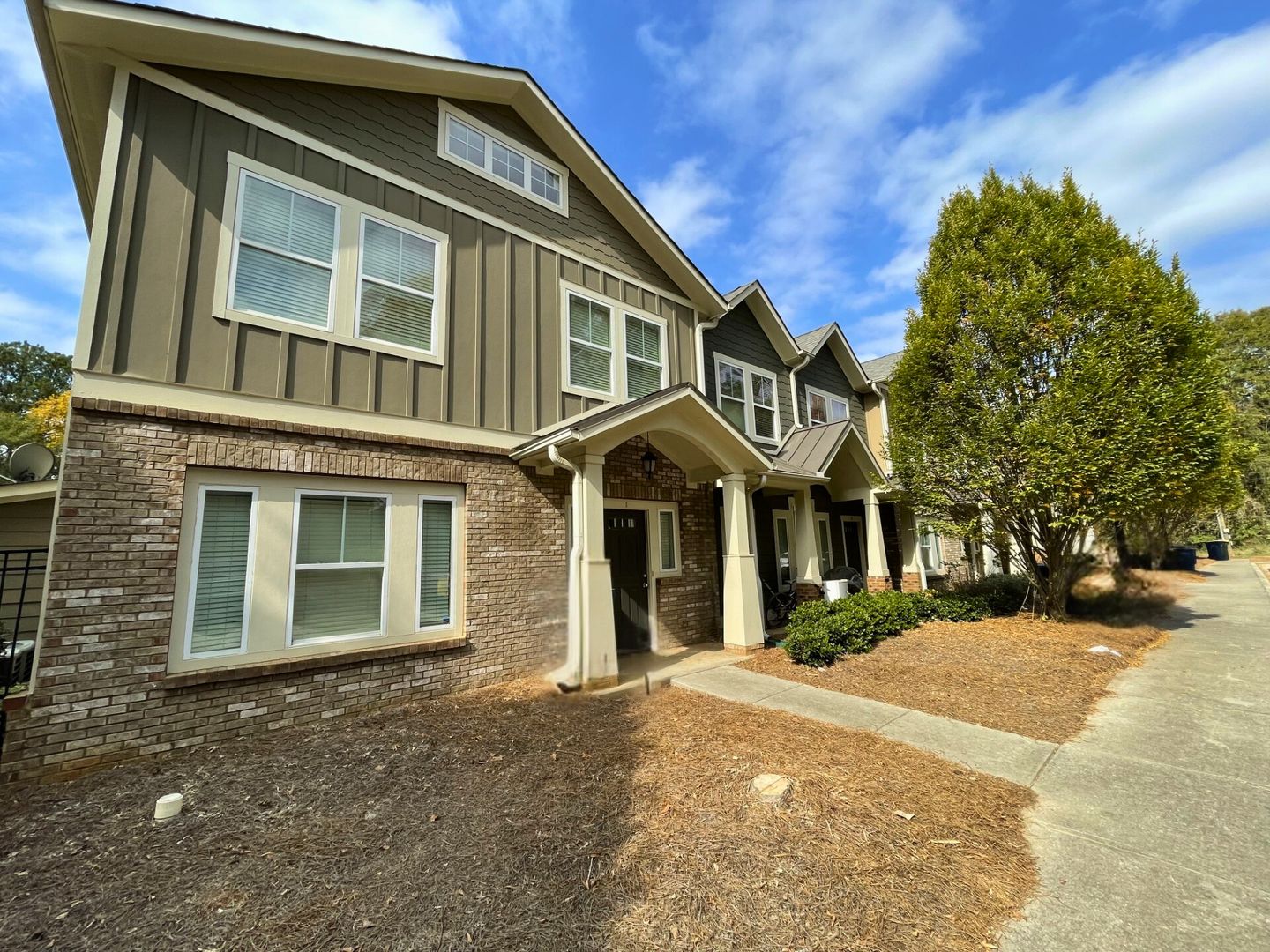 Athens House: 125 Hobson Avenue