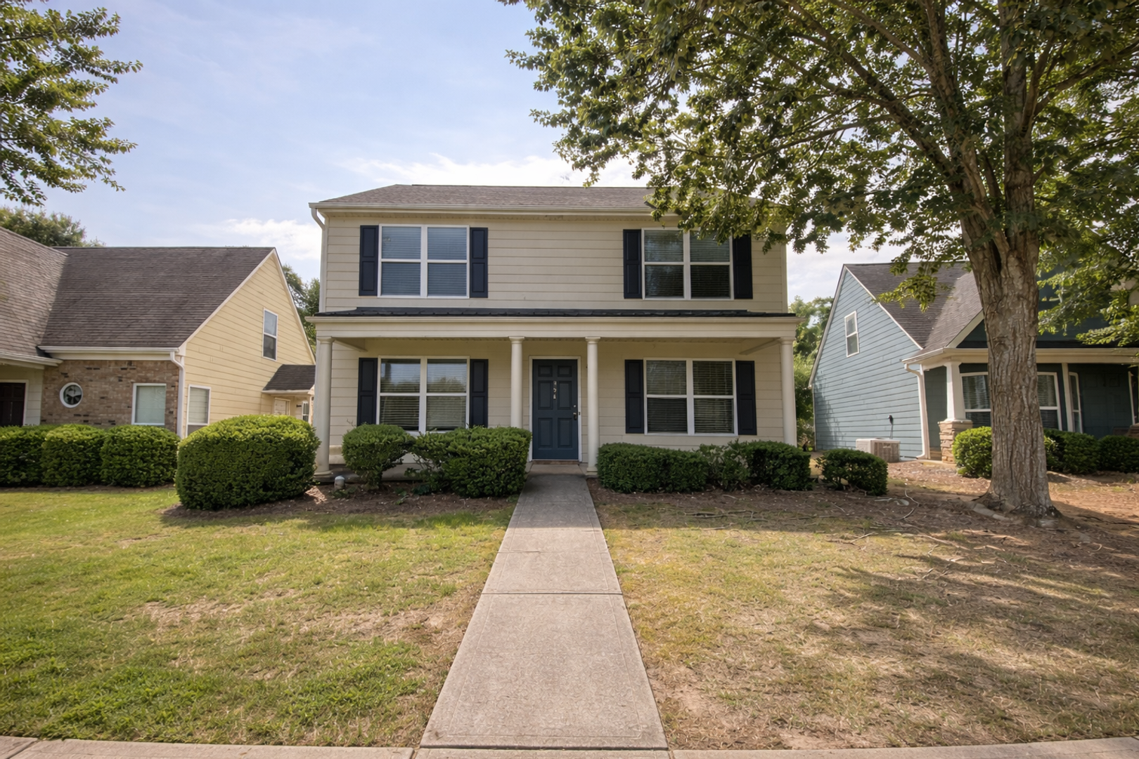 Athens House: 354 Bridgewater Circle