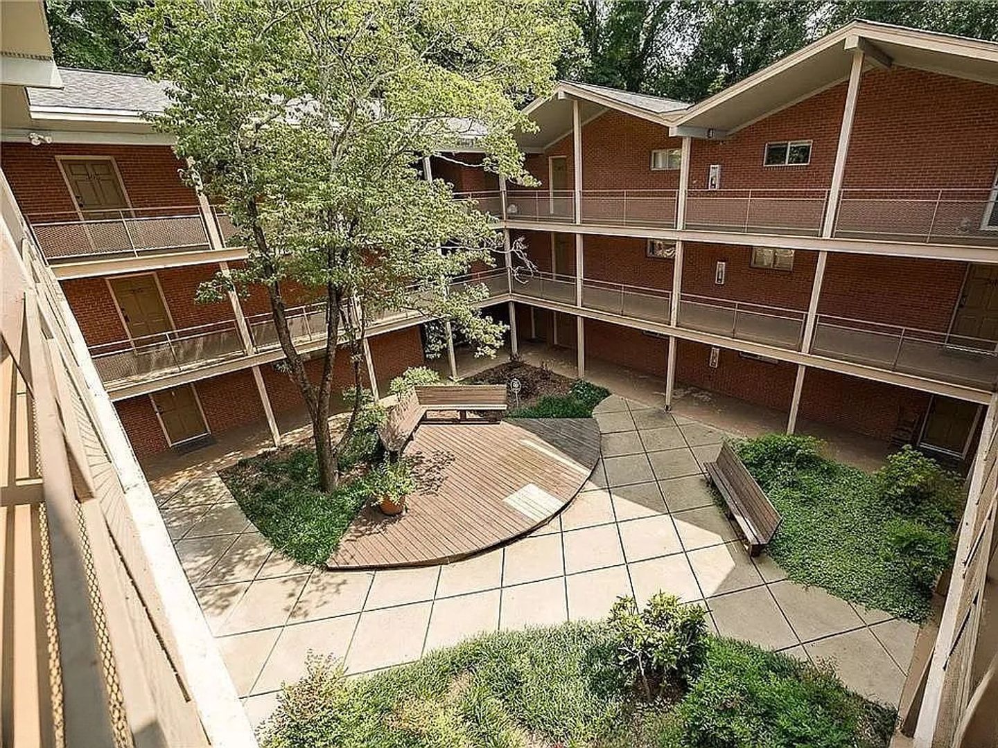 Athens House: 250 Little Street