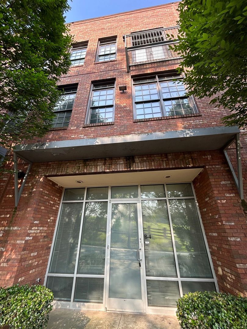 Athens Apartment: 945 College Avenue