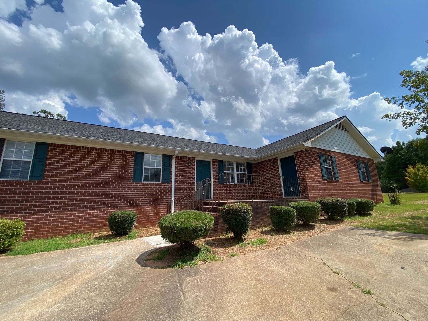 Athens House: 103 Hunters Run Road