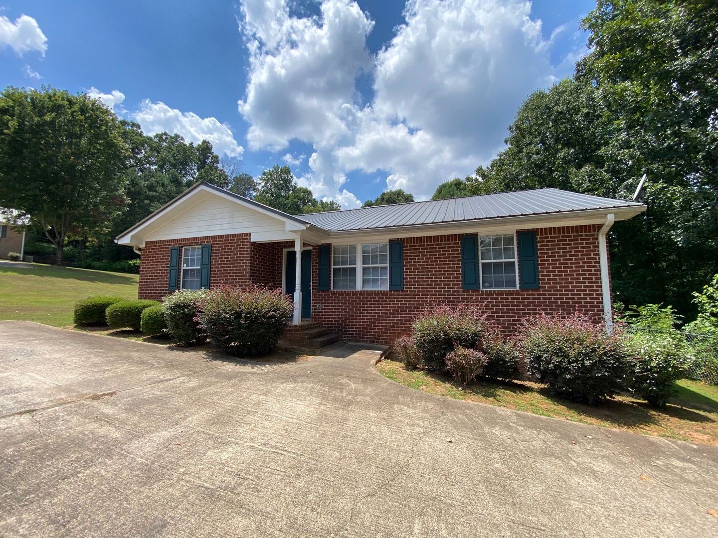 Athens House: 134 Hunters Run Road