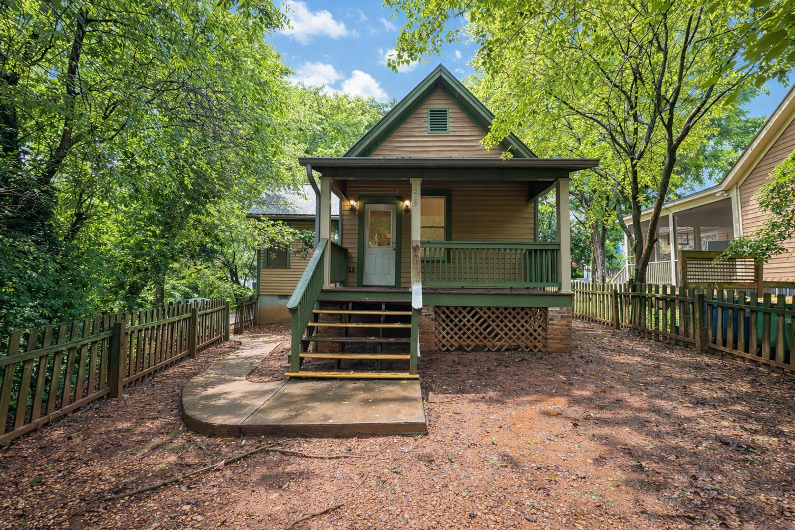 Athens House: 229 South Rocksprings Street