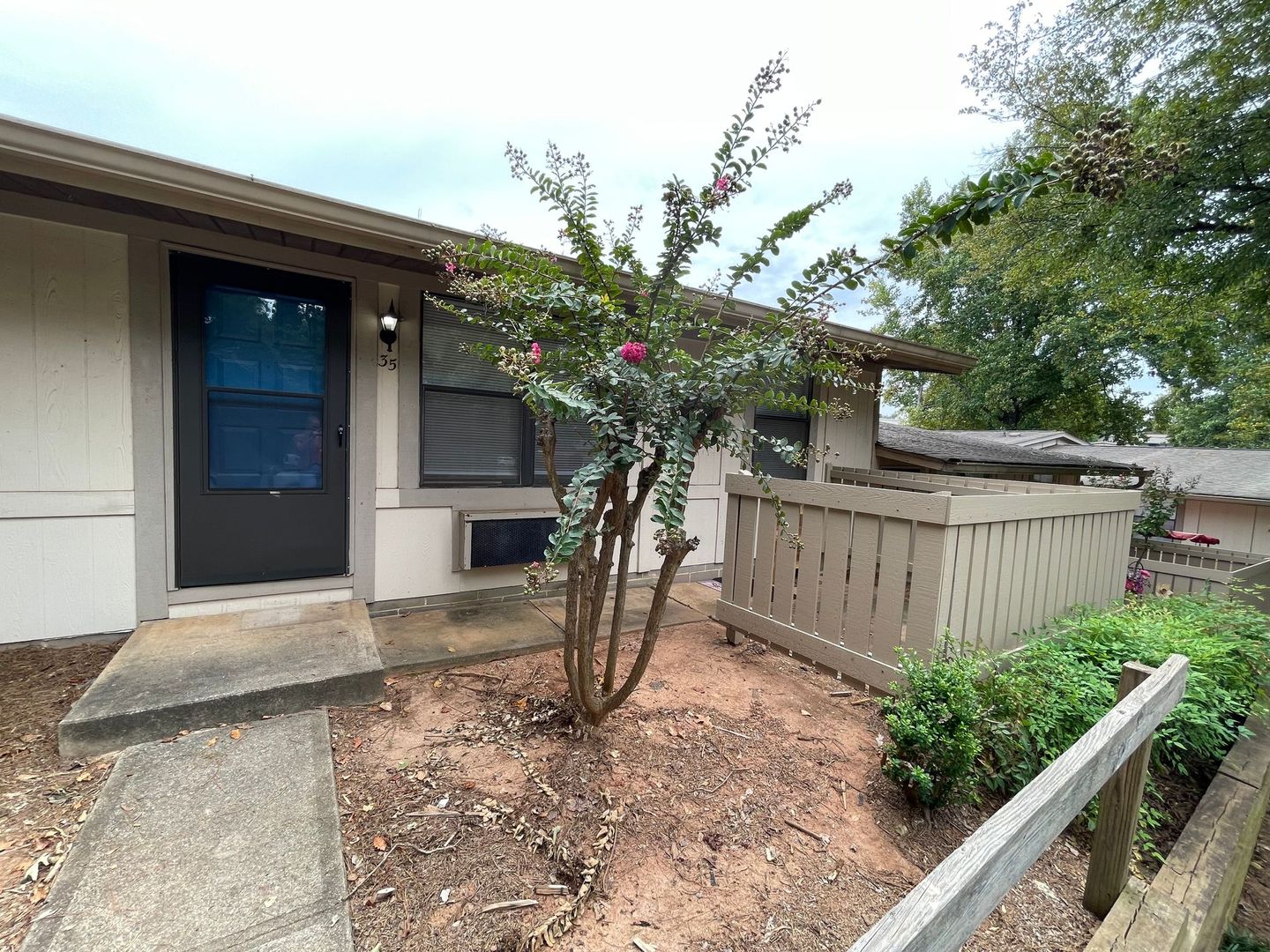 Athens Apartment: 1375 College Station Road