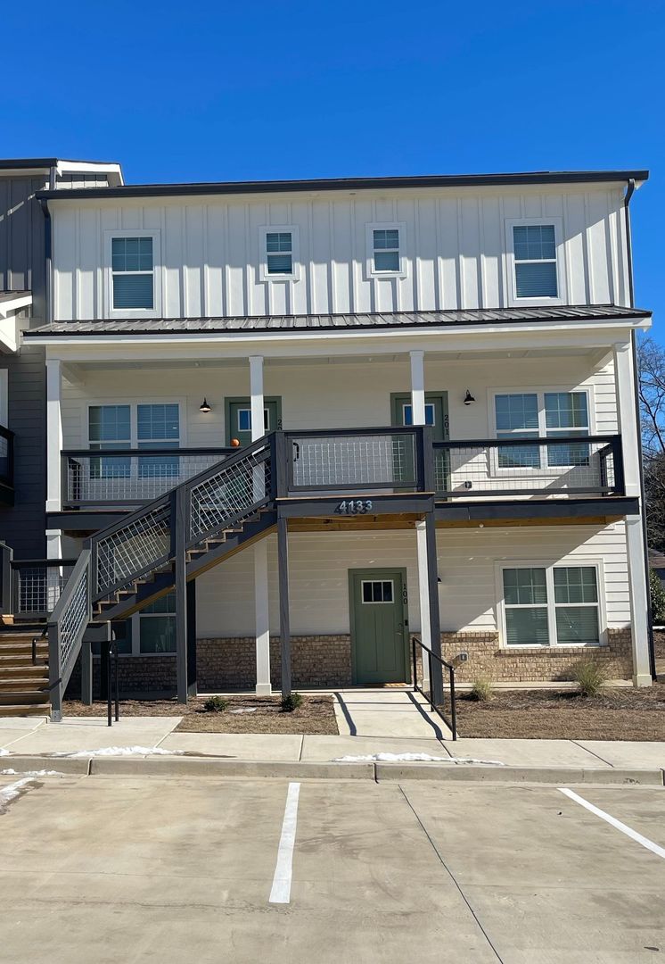Winston-Salem Apartment: 450 Polo Road
