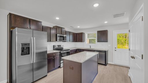 VILLAGES AT STATHAM NOW PRE-LEASING!
