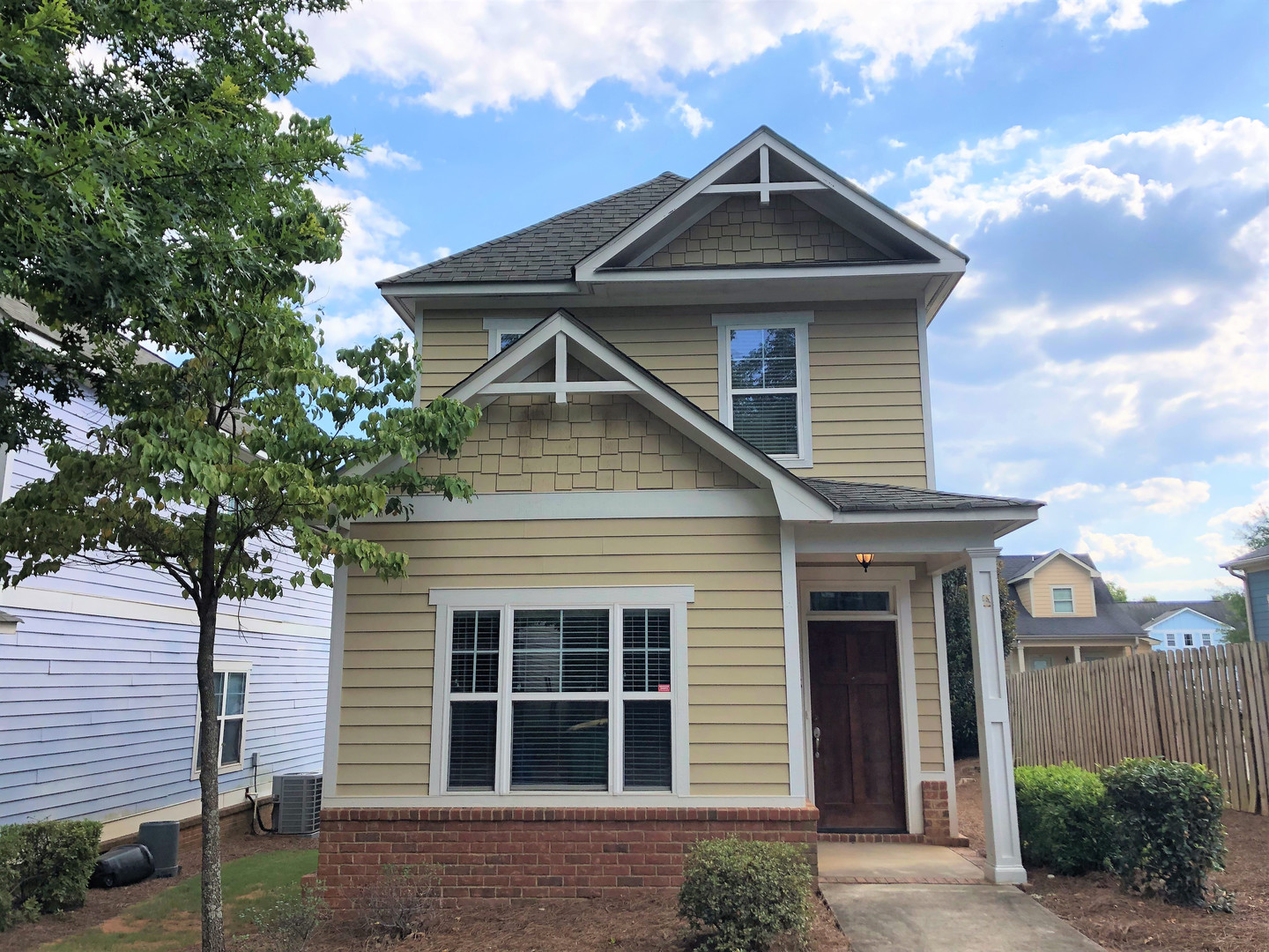 Athens House: 170 Jonas Avenue