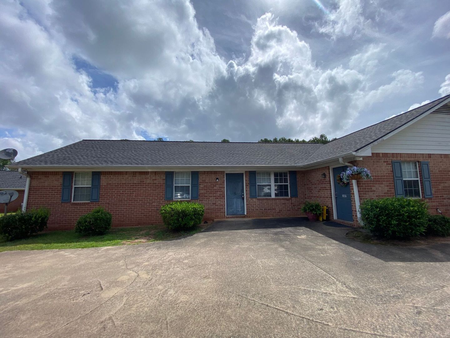 Athens House: 105 Hunters Run Road