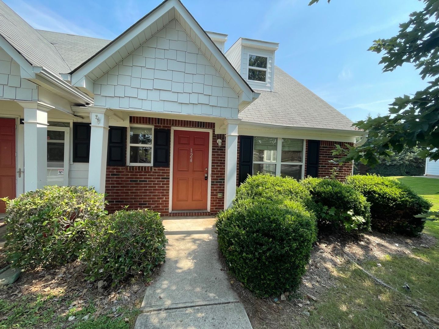 Athens House: 124 Bridgewater Circle