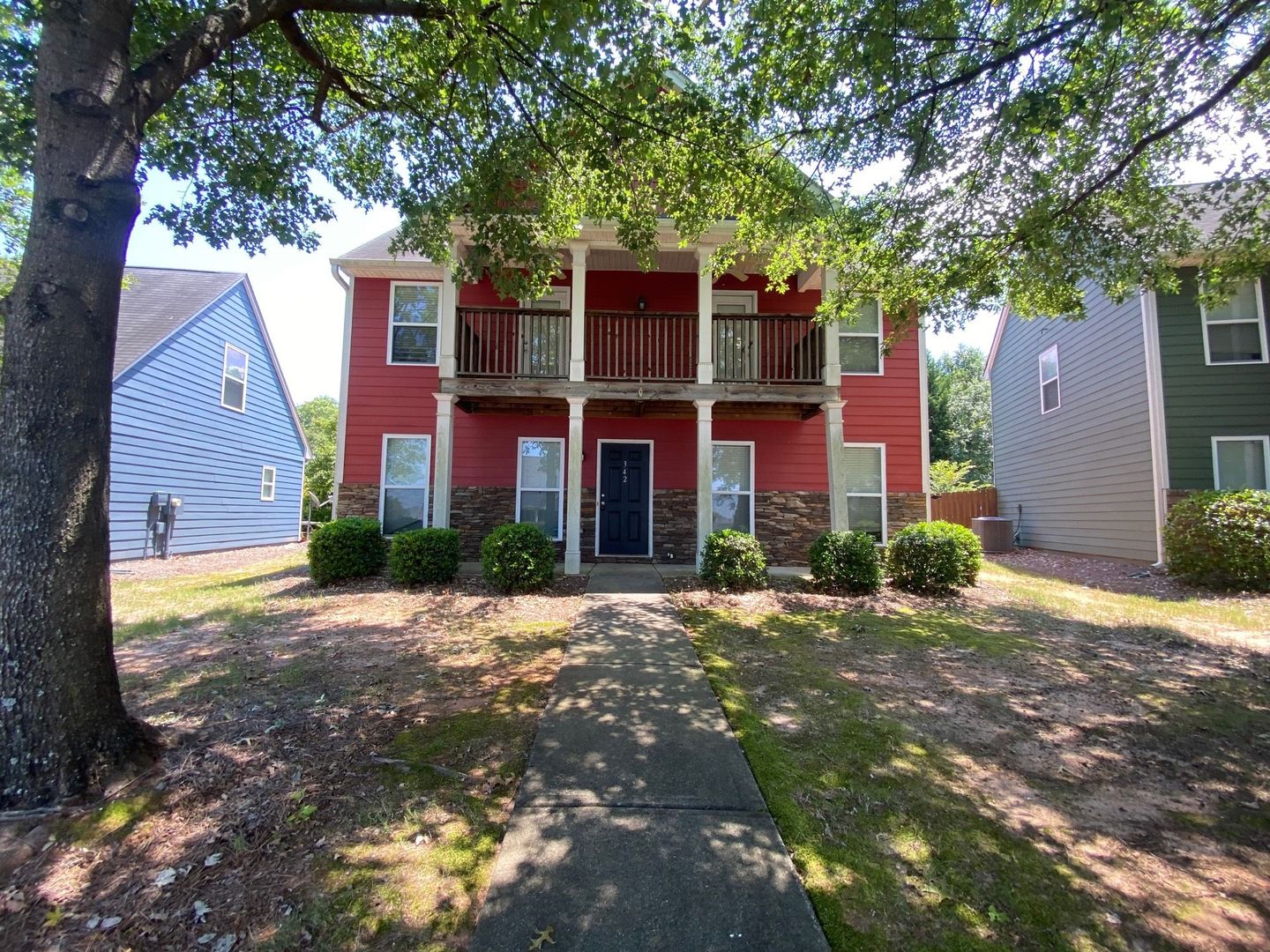 Athens House: 342 Bridgewater Circle