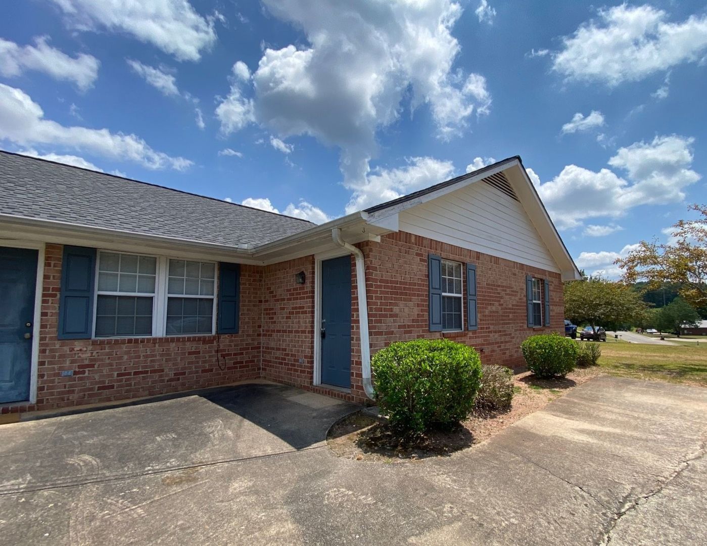 Athens House: 107 Hunters Run Road