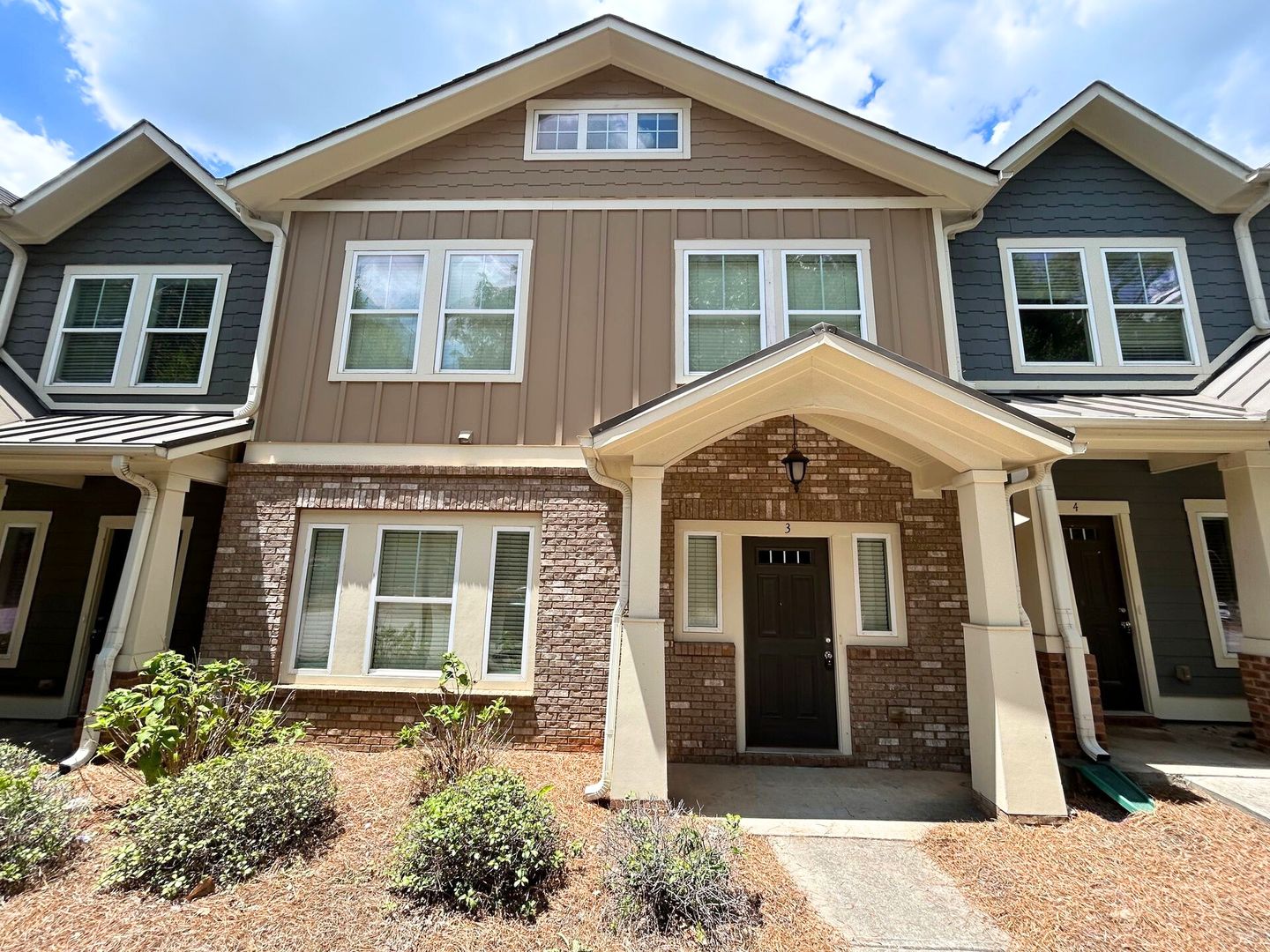 Athens House: 125 Hobson Avenue