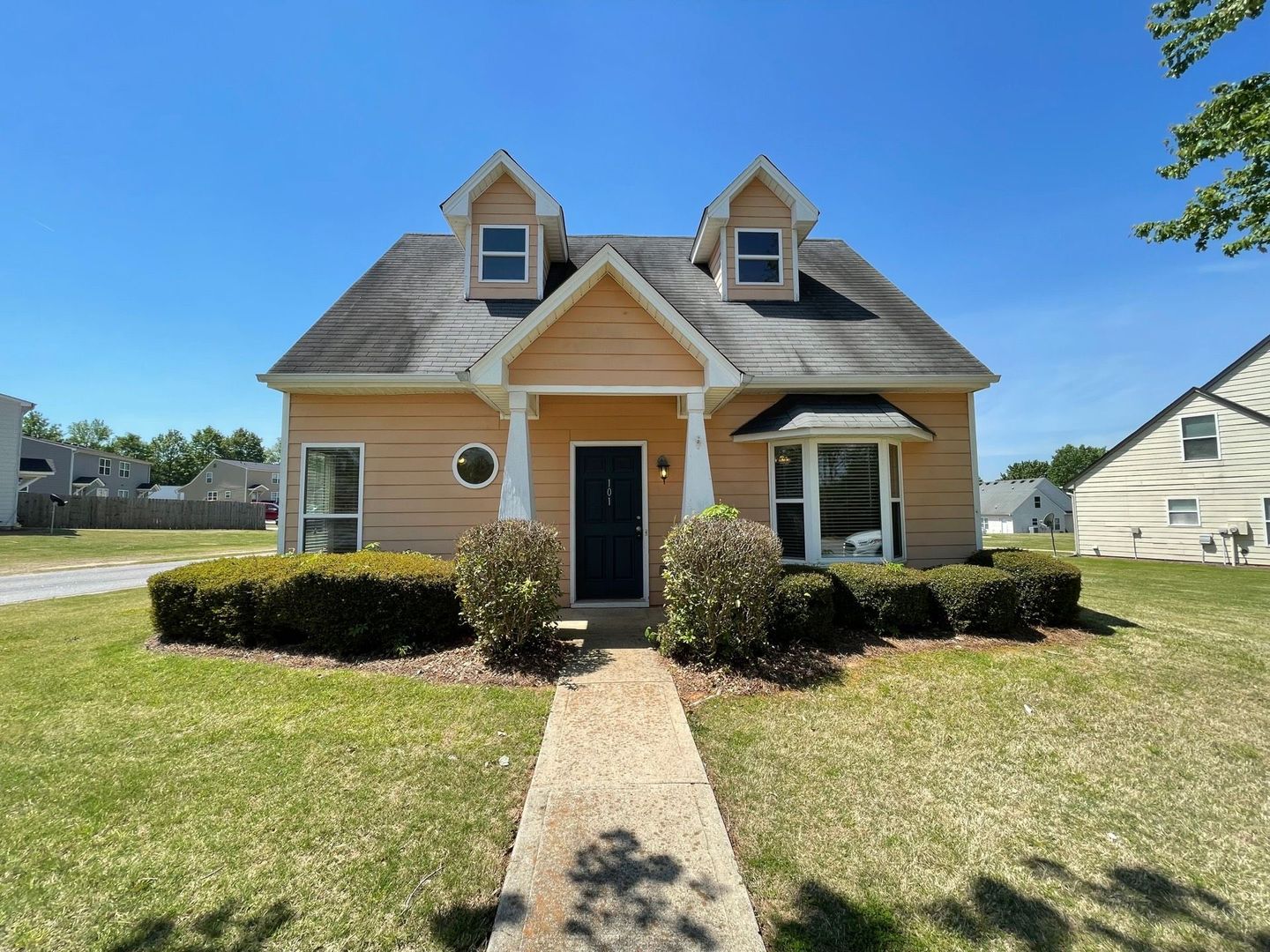 Athens House: 101 Bridgewater Circle