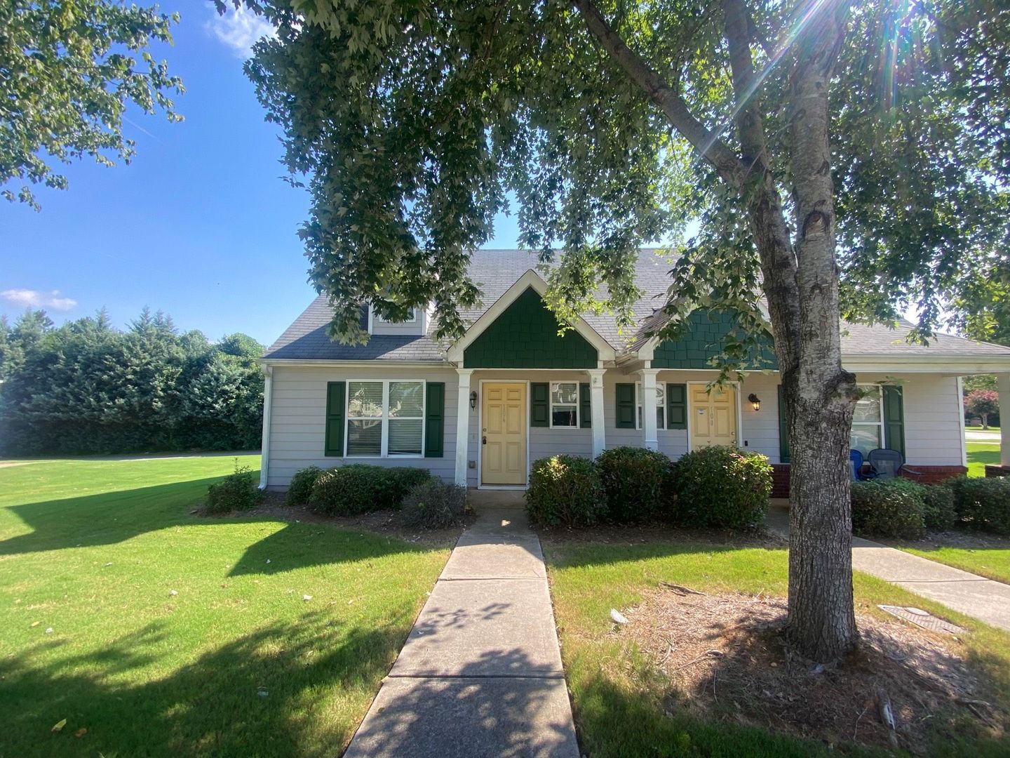 Athens House: 106 Bridgewater Circle