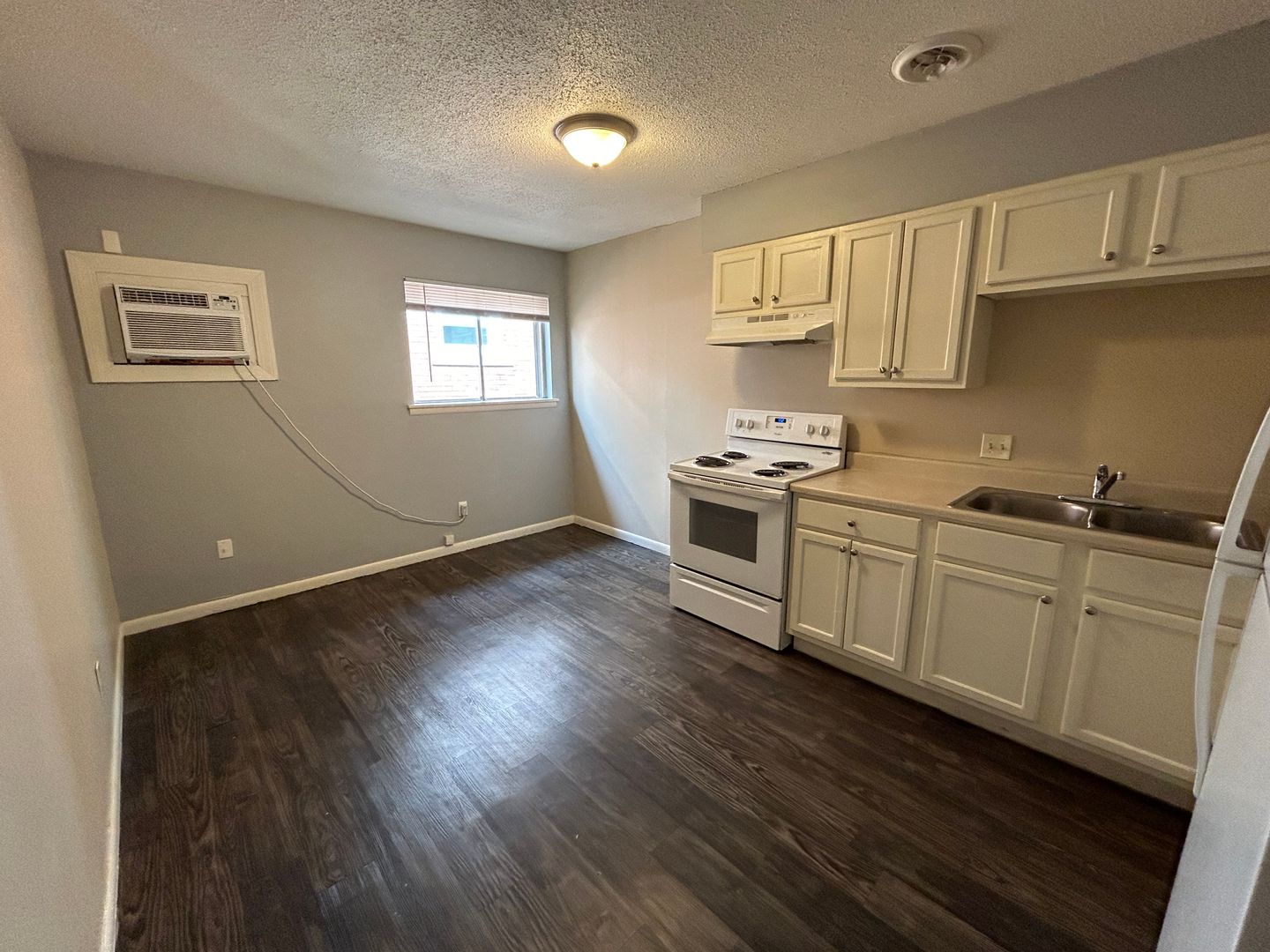 ALL UTILITIES INCLUDED - Photo 3