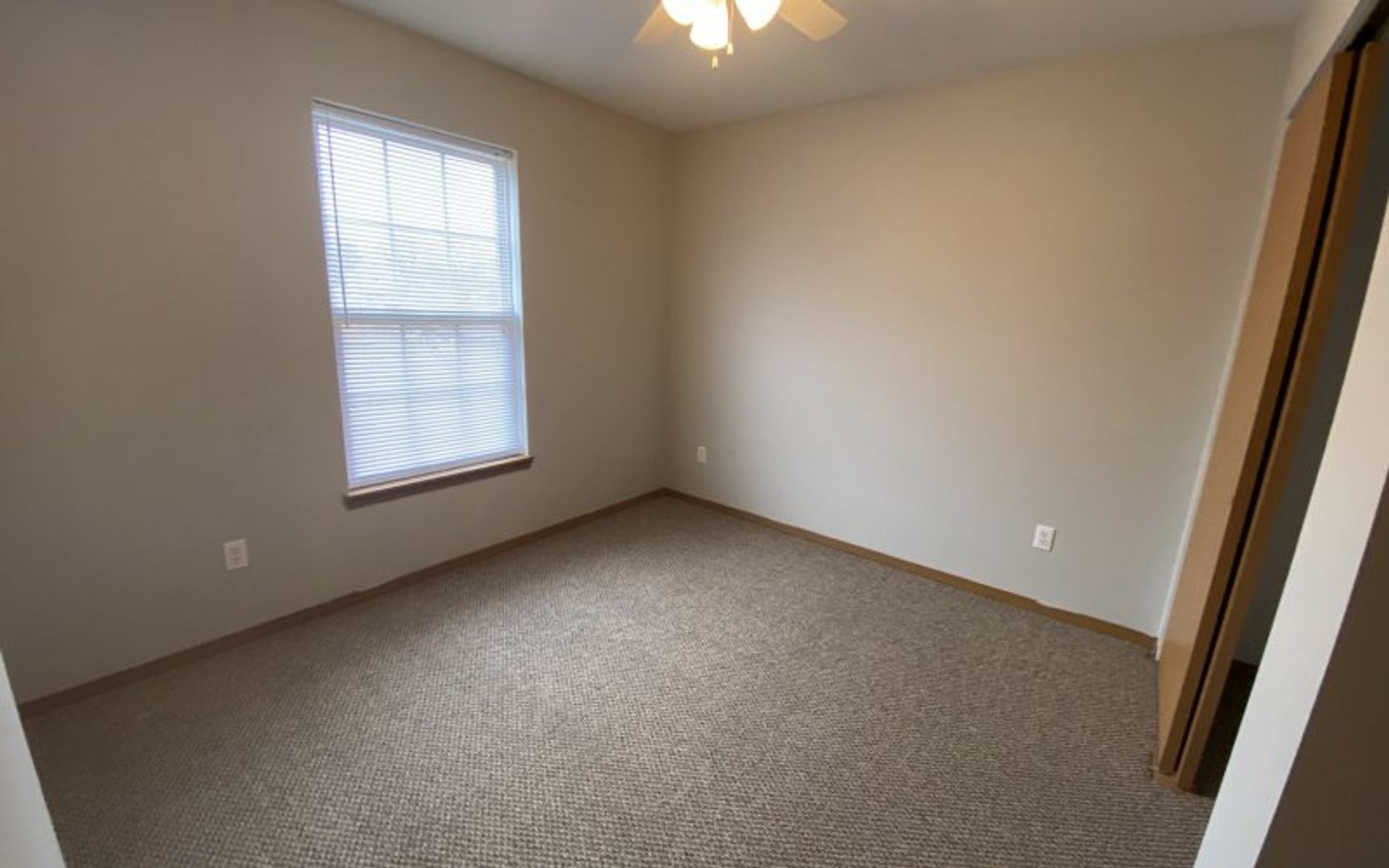 ALL UTILITIES INCLUDED - Photo 5