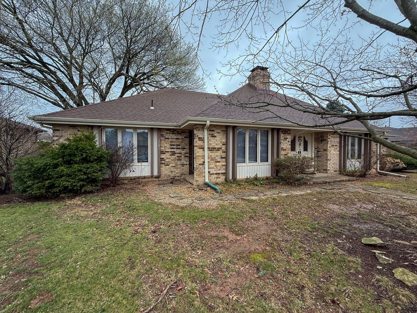 1701 E Lark St, Springfield, MO 65804