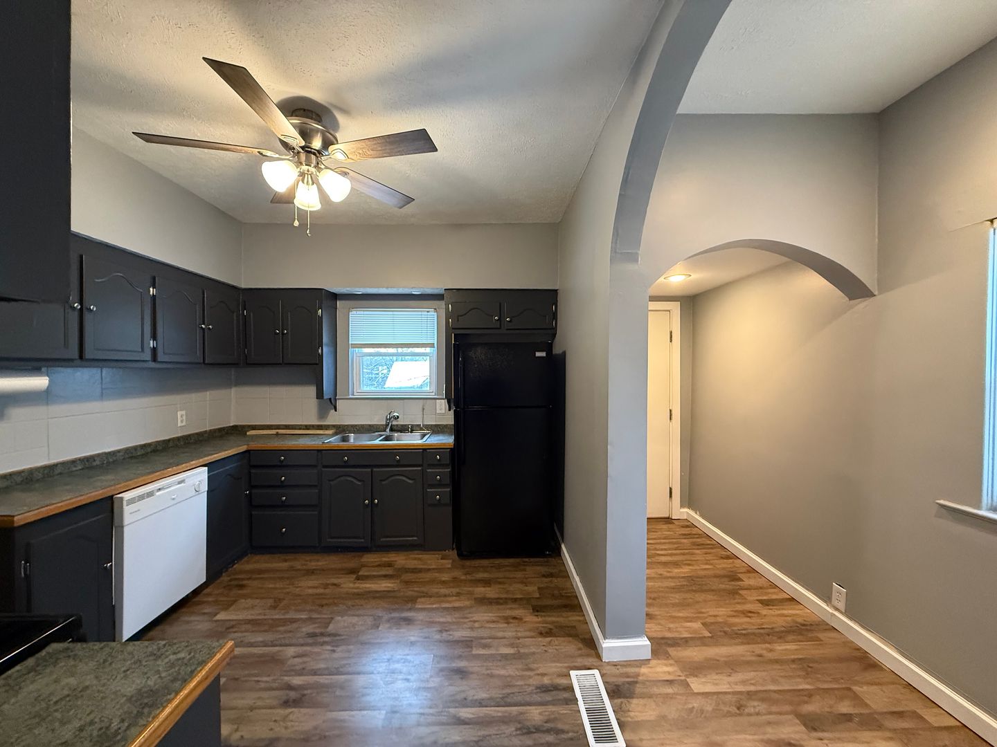 1031 W Turner St, Springfield, MO 65803 - Photo 5