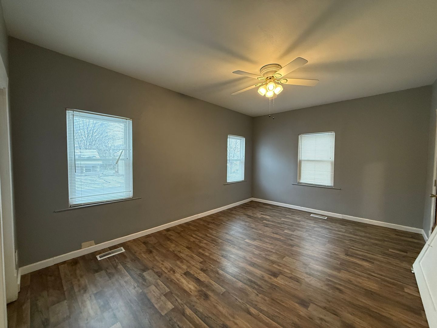 1031 W Turner St, Springfield, MO 65803 - Photo 7