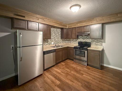 712 E Sunshine, B04, Springfield, MO 65807