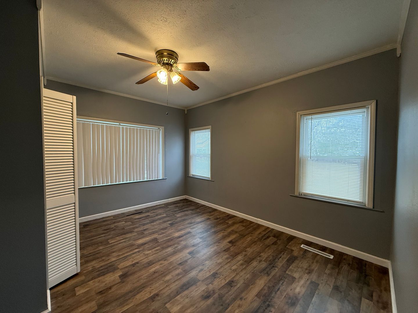 1031 W Turner St, Springfield, MO 65803 - Photo 9