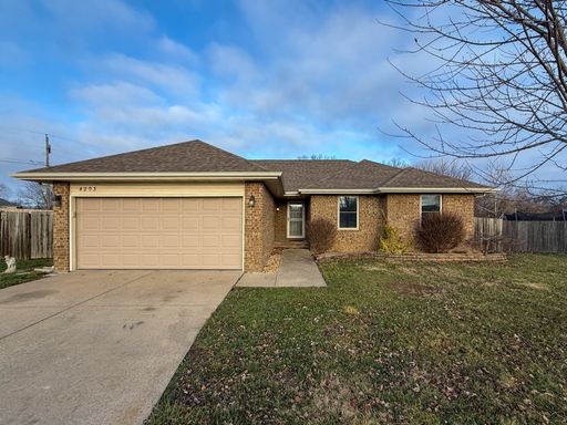 4203 N Mead Dr, Ozark, MO 65721